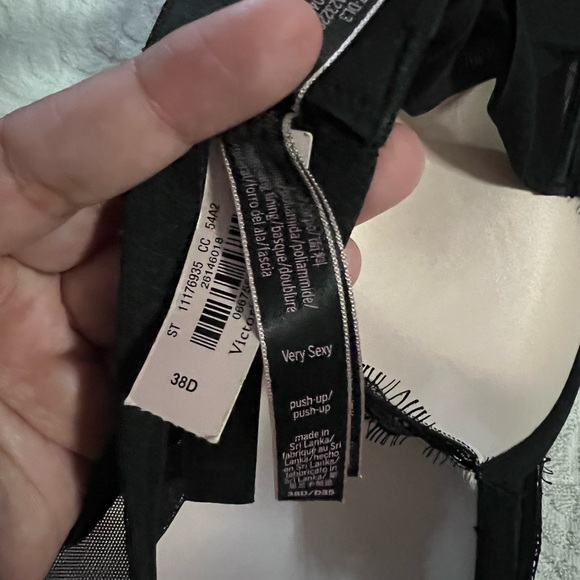 Victoria's Secret Black Lace Bra Shine Strap - Picture 2 of 2